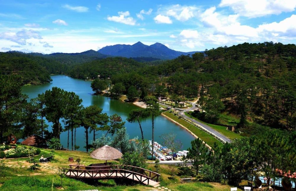 Thung lũng Tình Yêu nổi tiếng là điểm tham quan, vui chơi với nhiều hoạt động giải trí, khung cảnh thơ mộng